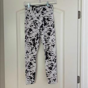 IVL Marble Print Legging - size 6 (7/8 length)